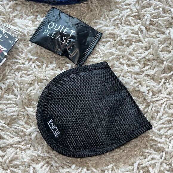 Tumi Small Necessities Bag Full - Picture 9 of 10